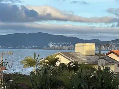 Casa com 4 Quartos à venda, 247m² no Barreiros, São José