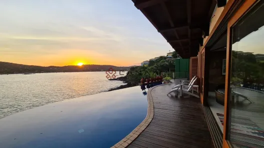 Casa com 5 Quartos à venda, 600m² no Ferradura, Armação dos Búzios