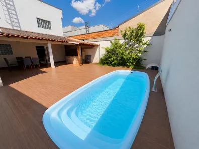 Sobrado com 5 Quartos à venda, 300m² no Jardim Clarissa, Goiânia