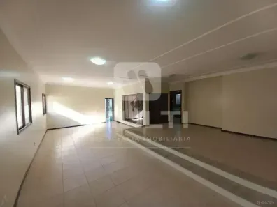 Casa com 3 Quartos à venda, 262m² no Jardim Karaíba, Uberlândia