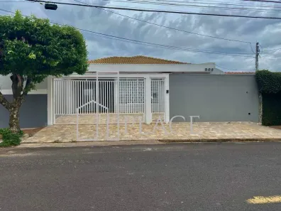 Casa com 3 Quartos à venda, 320m² no Jardim Maria Izabel, Marília