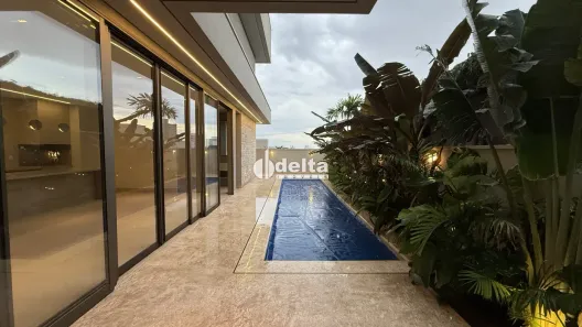 Casa de Condomínio com 4 Quartos à venda, 383m² no Gávea, Uberlândia