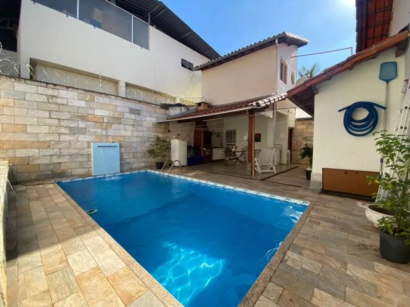 Casa com 5 quartos — Planalto, Belo Horizonte