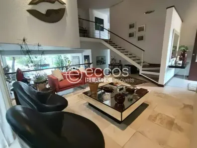 Casa de Condomínio com 4 Quartos à venda, 800m² no Jardim Karaíba, Uberlândia
