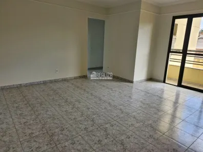 Apartamento com 3 Quartos para alugar, 108m² no São Benedito, Uberaba
