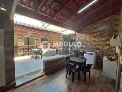 Casa com 4 Quartos à venda, 210m² no Guarani, Uberlândia