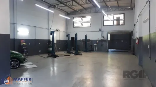 Galpão/Depósito/Armazém à venda, 300m² no Sarandi, Porto Alegre