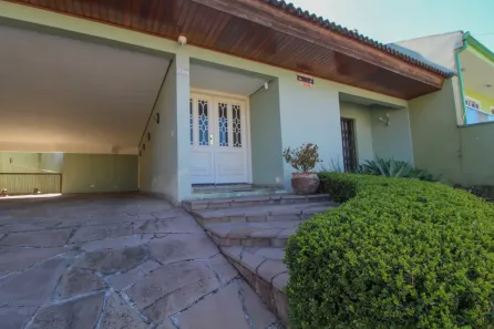Sobrado com 4 Quartos à venda, 530m² no Uberaba, Curitiba