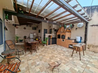 Casa com 3 Quartos à venda, 230m² no Vila Lemos, Bauru