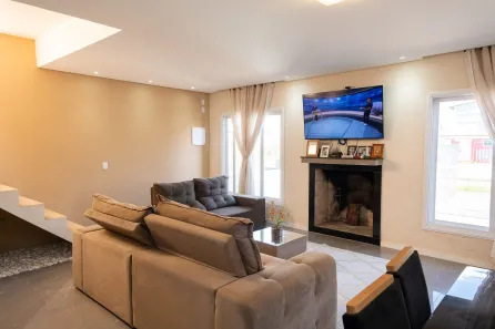 Casa com 3 Quartos para alugar, 180m² no Laranjal, Pelotas