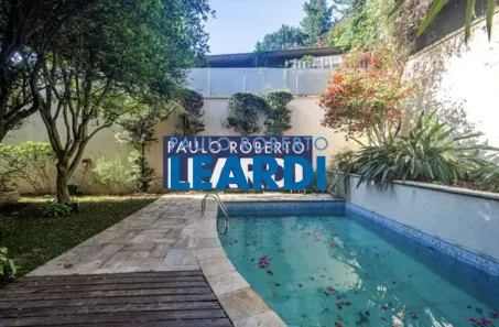 Sobrado com 4 Quartos à venda, 390m² no Vila Madalena, São Paulo