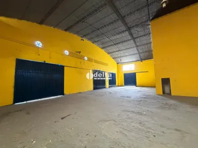 Ponto Comercial para alugar, 2500m² no Custódio Pereira, Uberlândia