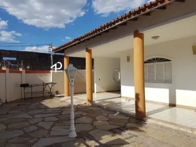 Casa com 4 Quartos à venda, 370m² no Jardim Petrópolis, Cuiabá