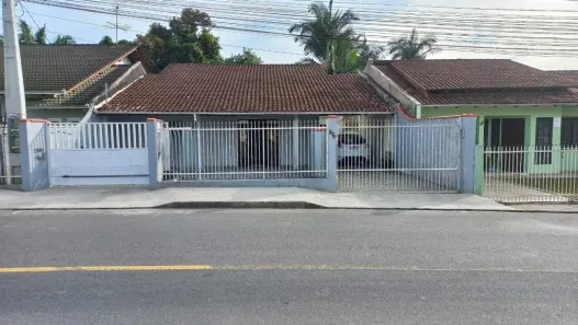Casa com 2 Quartos para alugar, 90m² no Santa Catarina, Joinville