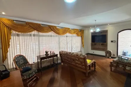 Sobrado com 4 Quartos para alugar, 249m² no Parque Jaçatuba, Santo André