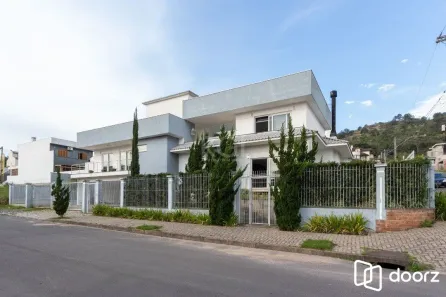 Casa com 4 Quartos à venda, 377m² no Guarujá, Porto Alegre