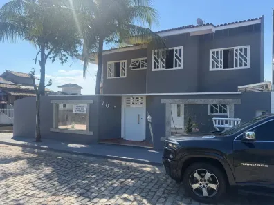 Sobrado com 4 Quartos à venda, 220m² no Cancela Preta, Macaé