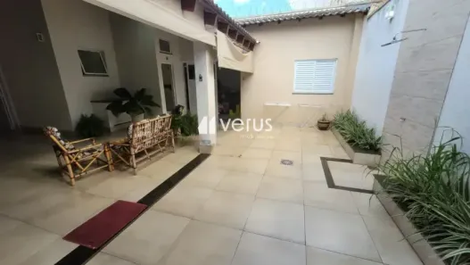 Casa com 4 Quartos para alugar, 320m² no Santa Mônica, Uberlândia