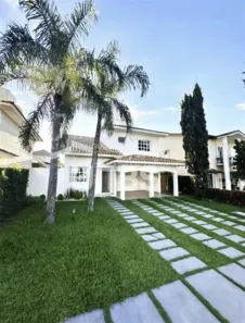 Sobrado com 3 Quartos à venda, 180m² no Jardins Madri, Goiânia