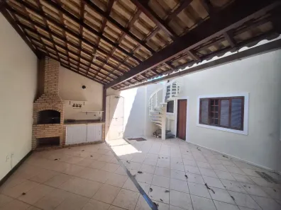 Casa com 5 Quartos para alugar, 200m² no São Marcos, Macaé