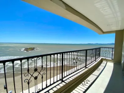 Apartamento com 3 Quartos à venda, 141m² no São Pedro, Navegantes
