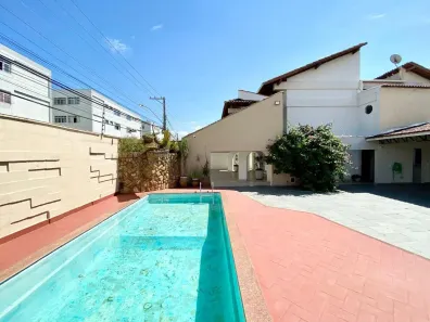 Casa com 5 Quartos à venda, 700m² no Centro, Guarapari