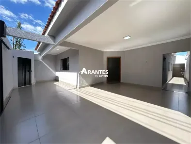 Casa com 3 Quartos à venda, 174m² no Jardim Patrícia, Uberlândia