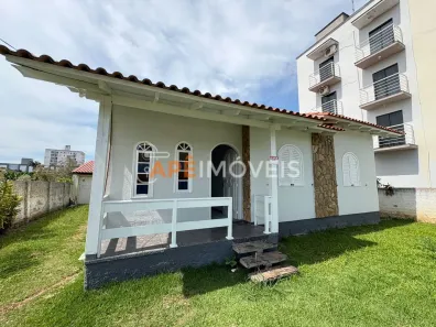 Casa com 3 Quartos para alugar, 155m² no Universitário, Criciúma