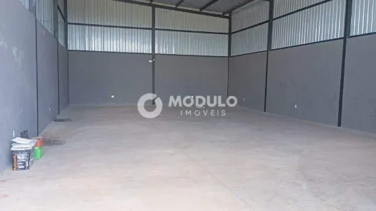 Galpão/Depósito/Armazém para alugar, 200m² no São Jorge, Uberlândia