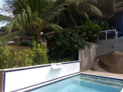 Casa com 4 Quartos à venda, 380m² no Piratininga, Niterói
