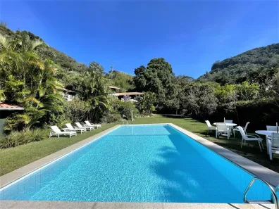 Casa com 7 Quartos à venda, 590m² no Quarteirão Brasileiro, Petrópolis