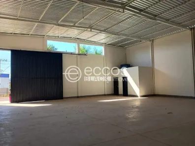 Galpão/Depósito/Armazém para alugar, 301m² no Dona Zulmira, Uberlândia