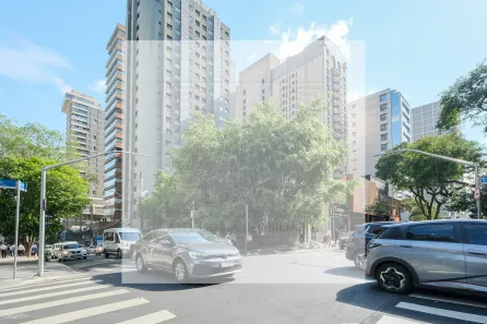 Casa com 3 Quartos para alugar, 161m² no Cerqueira César, São Paulo