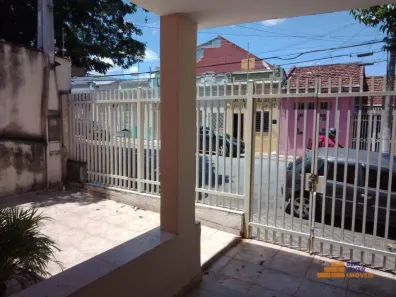 Casa com 4 Quartos para venda ou aluguel, 250m² no Centro, Taubaté