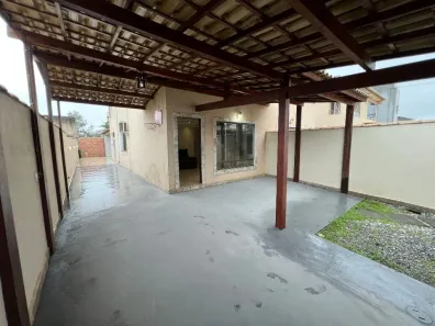 Casa com 3 Quartos para alugar, 148m² no Bosque da Areia, Rio das Ostras