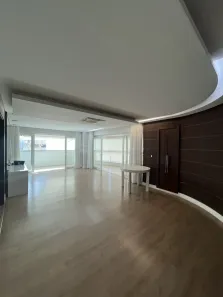 Apartamento com 3 Quartos para alugar, 207m² no Zona 01, Maringá