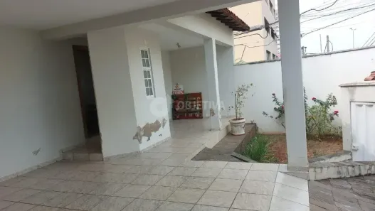 Casa com 3 Quartos à venda, 240m² no Tabajaras, Uberlândia
