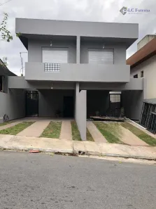 Casa de Condomínio com 3 Quartos para venda ou aluguel, 206m² no Jardim Caiapiá, Cotia