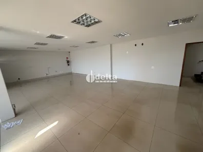 Ponto Comercial para alugar, 200m² no Custódio Pereira, Uberlândia