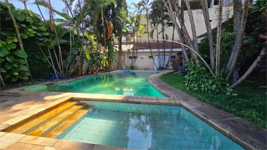 Sobrado com 5 Quartos à venda, 400m² no Moinho Velho, São Paulo