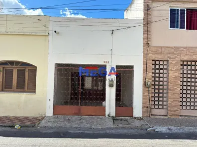 Casa com 2 Quartos à venda, 150m² no Centro, Juazeiro do Norte
