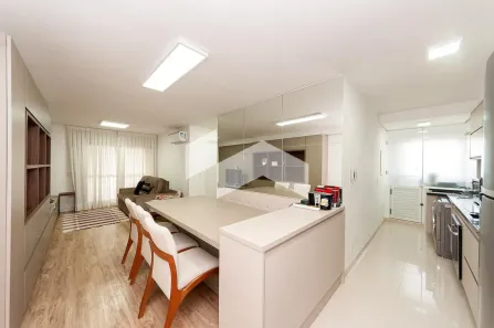Apartamento com 2 Quartos para alugar, 76m² no Centro, Curitiba