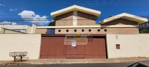 Imóvel Comercial com 14 Quartos para venda ou aluguel, 631m² no Nossa Senhora da Abadia, Uberaba