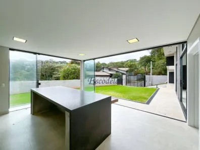 Casa de Condomínio com 3 Quartos à venda, 200m² no Cumbari, Mairiporã