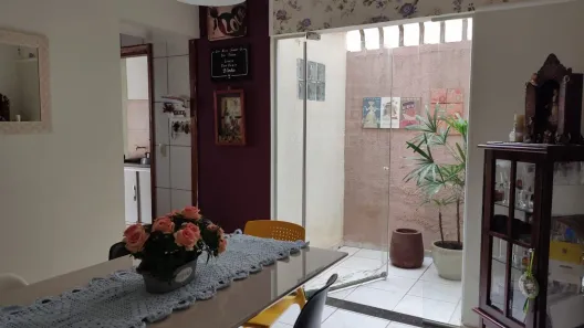 Casa com 3 Quartos à venda, 75m² no Jardim Patrícia, Uberlândia