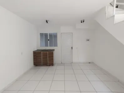 Casa com 2 Quartos para alugar, 30m² no Jardim Japão, São Paulo