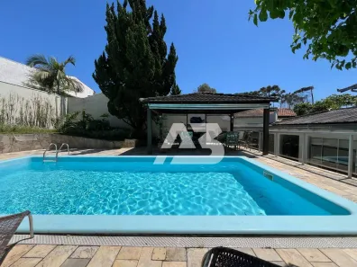 Casa com 3 Quartos para alugar, 197m² no Bacacheri, Curitiba
