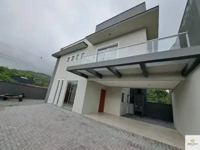 Sobrado com 3 Quartos à venda, 132m² no Pirabeiraba (Pirabeiraba), Joinville