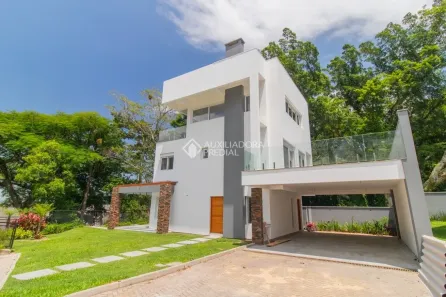 Casa de Condomínio com 3 Quartos para alugar, 335m² no Pedra Redonda, Porto Alegre