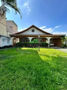 Casa com 3 Quartos para alugar, 313m² no Vila Valqueire, Rio de Janeiro